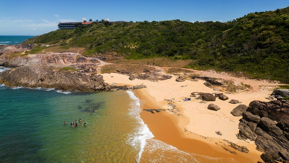 Curta o final de semana na praia de Tiquiçaba em Anchieta